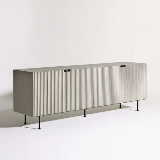 Trzydrzwiowa szafka z MDF jasnoszara z czarnymi nogami 180 x 40 x 70 cm